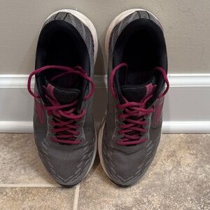 Brooks Ravenna 10 Women’s Gray and Purple Gym Shoes